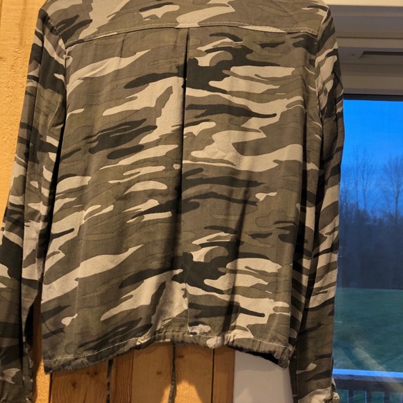 Shirt - Picture 3 of 4